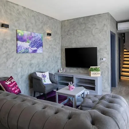 Casa de hóspedes Lavanda By 4*